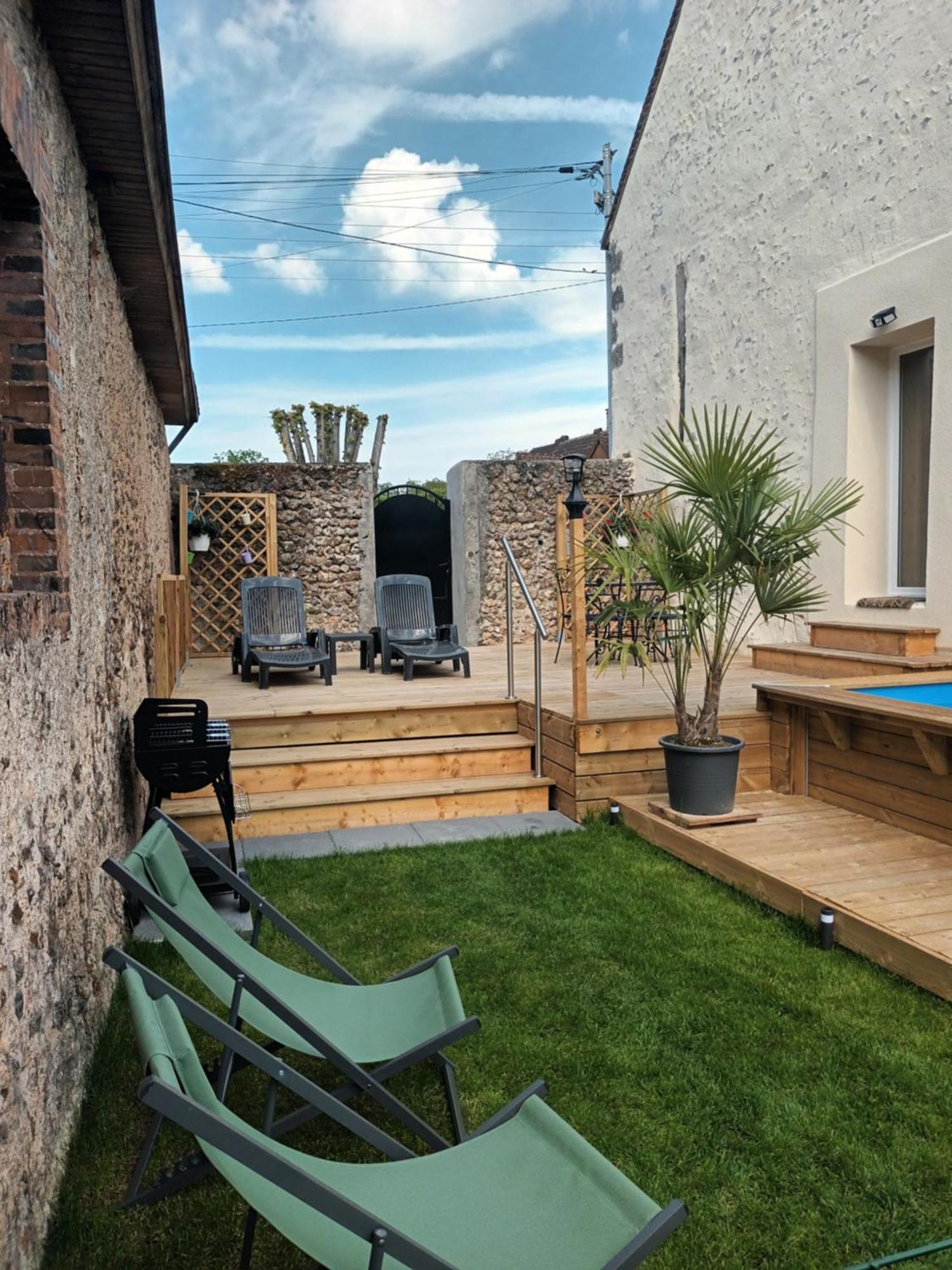 Le Samui Vila Saint-Hilaire-sur-Yerre Exterior foto